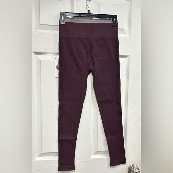 Vuori Women's Large Helix Seamless Legging Maroon NWT 7/8 Length High Rise - Picture 5 of 7